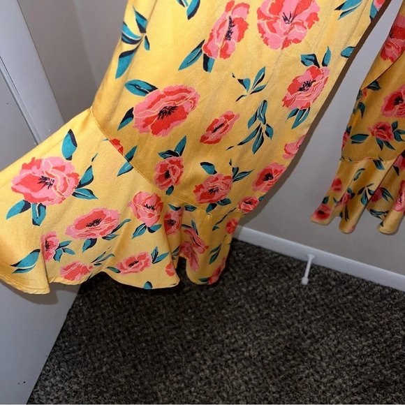 Billabong Yellow Floral Jumpsuit Boho Festival Whimsical Sleeveless Size Medium - Picture 11 of 17